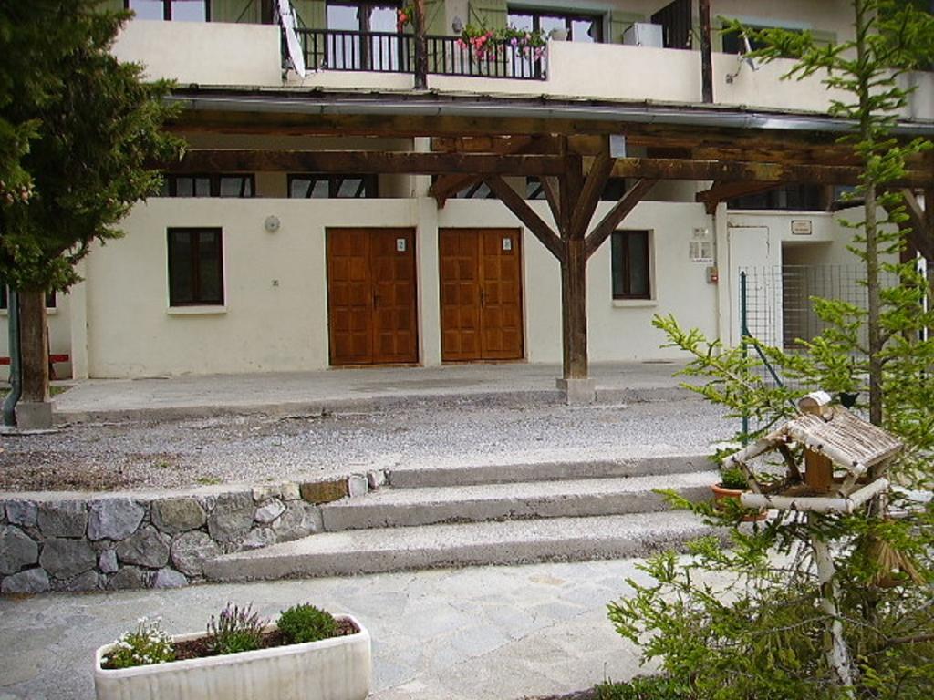 Auberge Du Riou Puget-Rostang Exterior photo