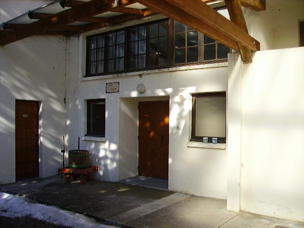 Auberge Du Riou Puget-Rostang Exterior photo