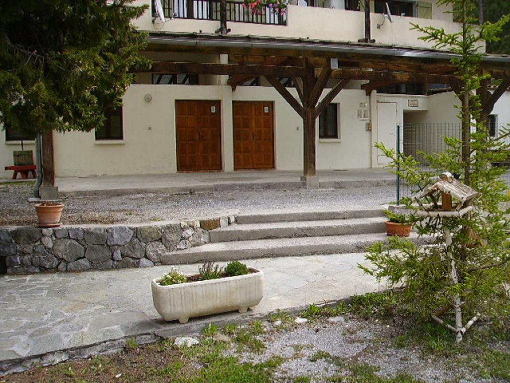 Auberge Du Riou Puget-Rostang Exterior photo